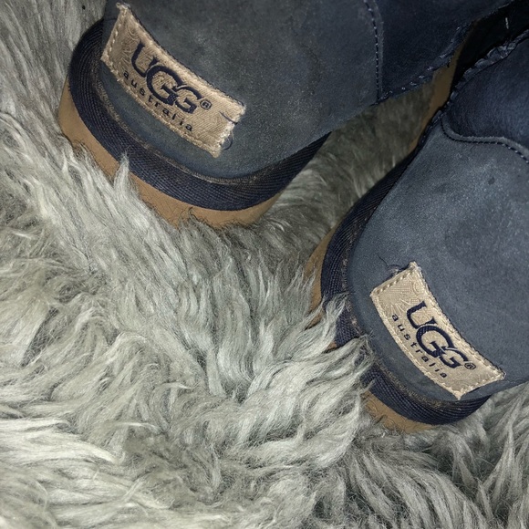 navy blue boy uggs